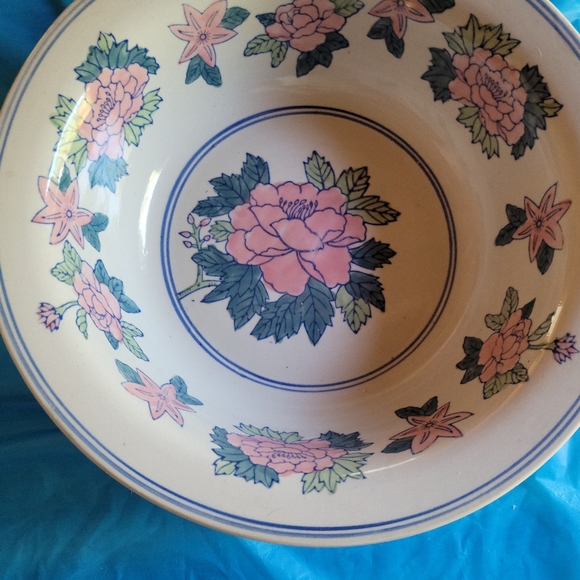 Vintage Porcelain Bowl/Pitcher Set - Picture 2 of 4